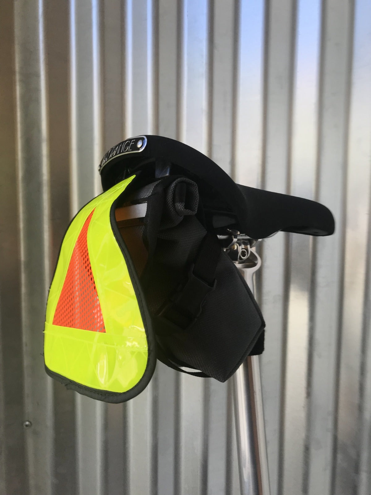 Road Runner Reflective Safety Triangle Reflektor Sattel