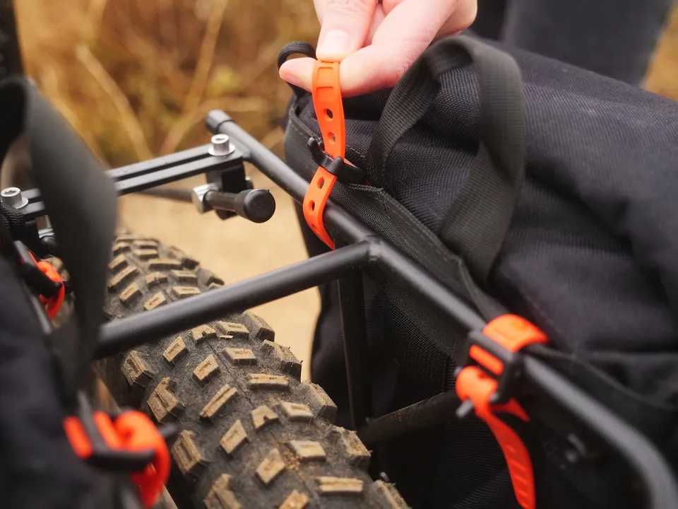 Road Runner Accessories Anywhere Pannier Spanngurt 6" Orange