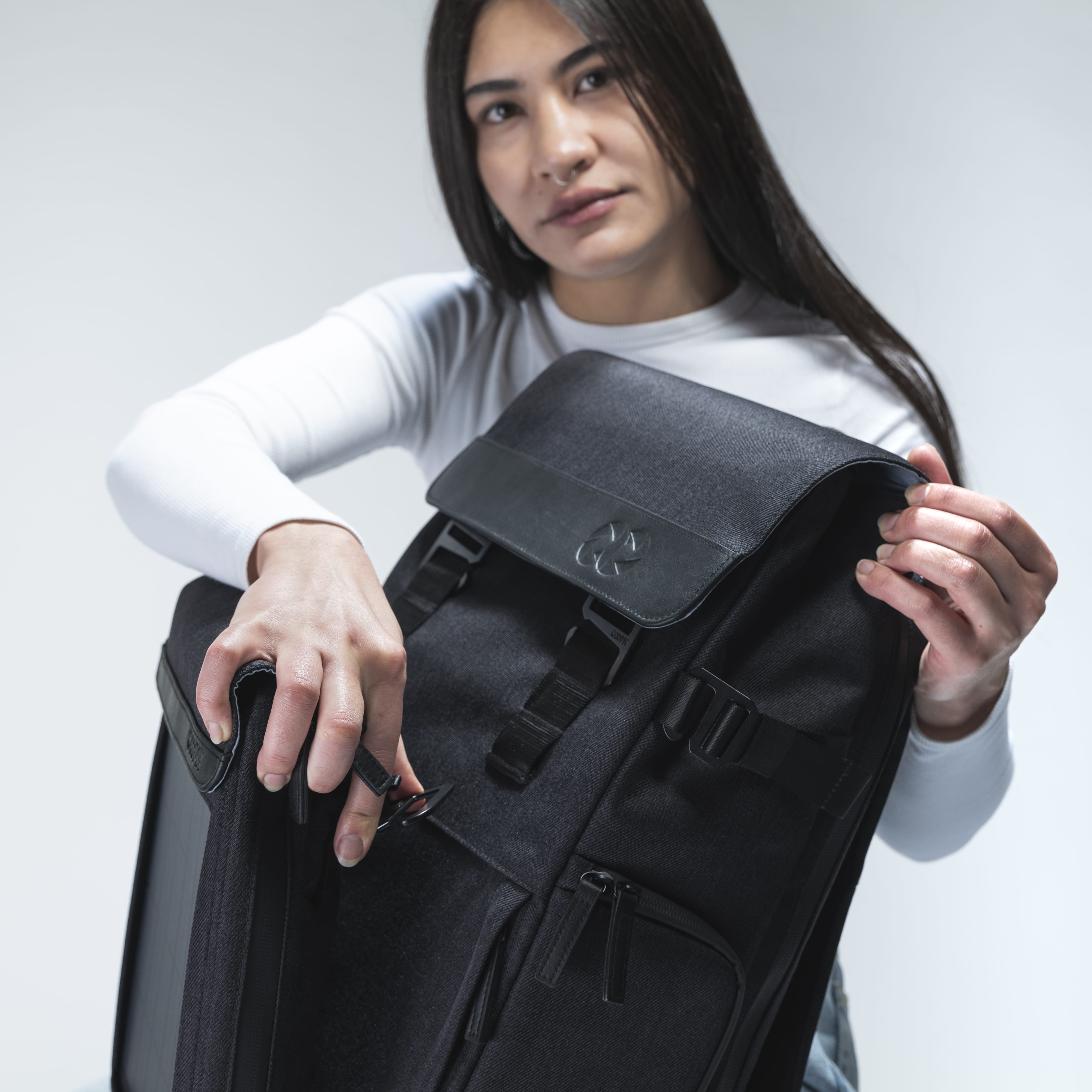 COOPH HelioFlex Solar Front Bag Tasche Charcoal Black USB-C