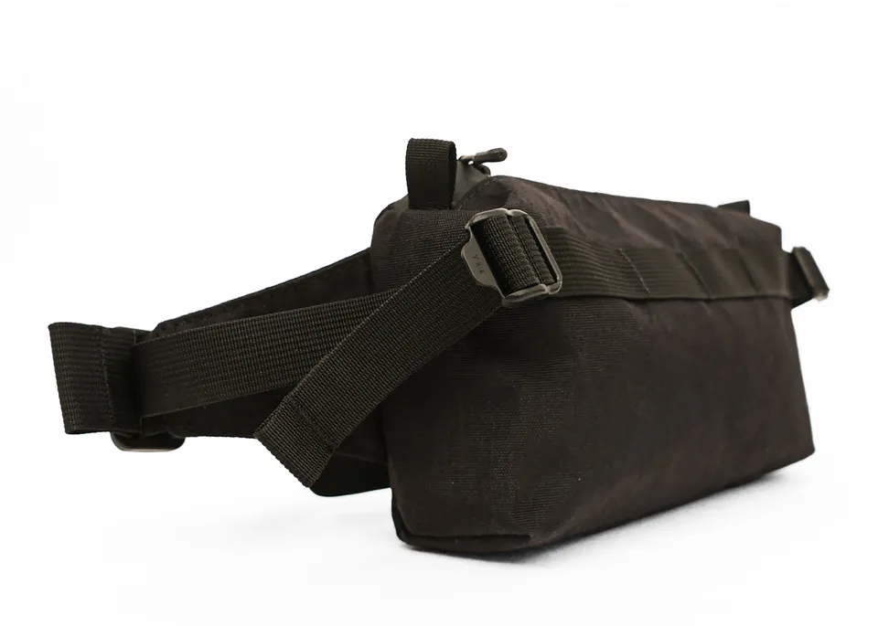 Road Runner Lil Guy Bauchtasche 1,6L Black VX21 XPac leicht