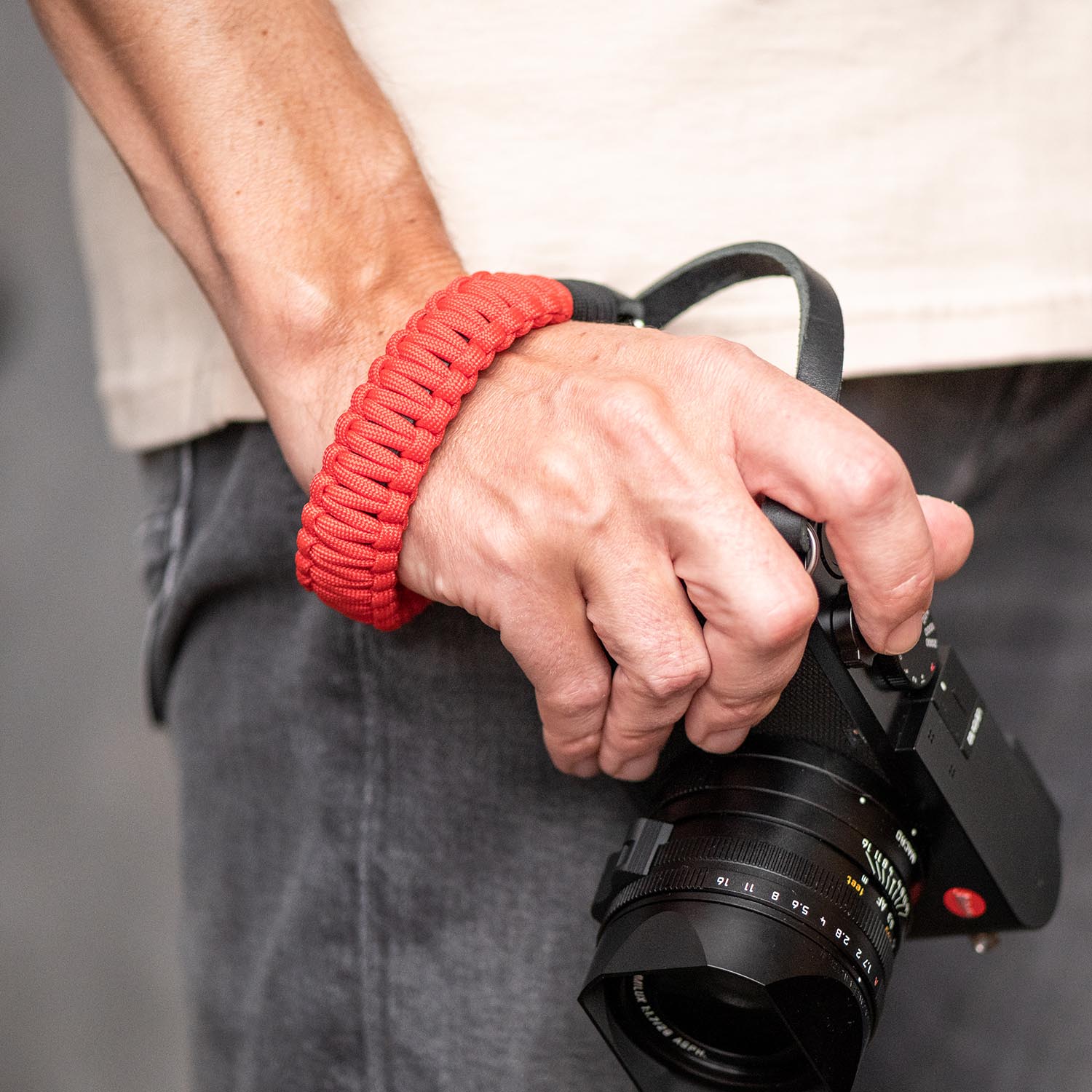 COOPH Leica Paracord Handschlaufe Seil Schwarz/Rot Stahlring