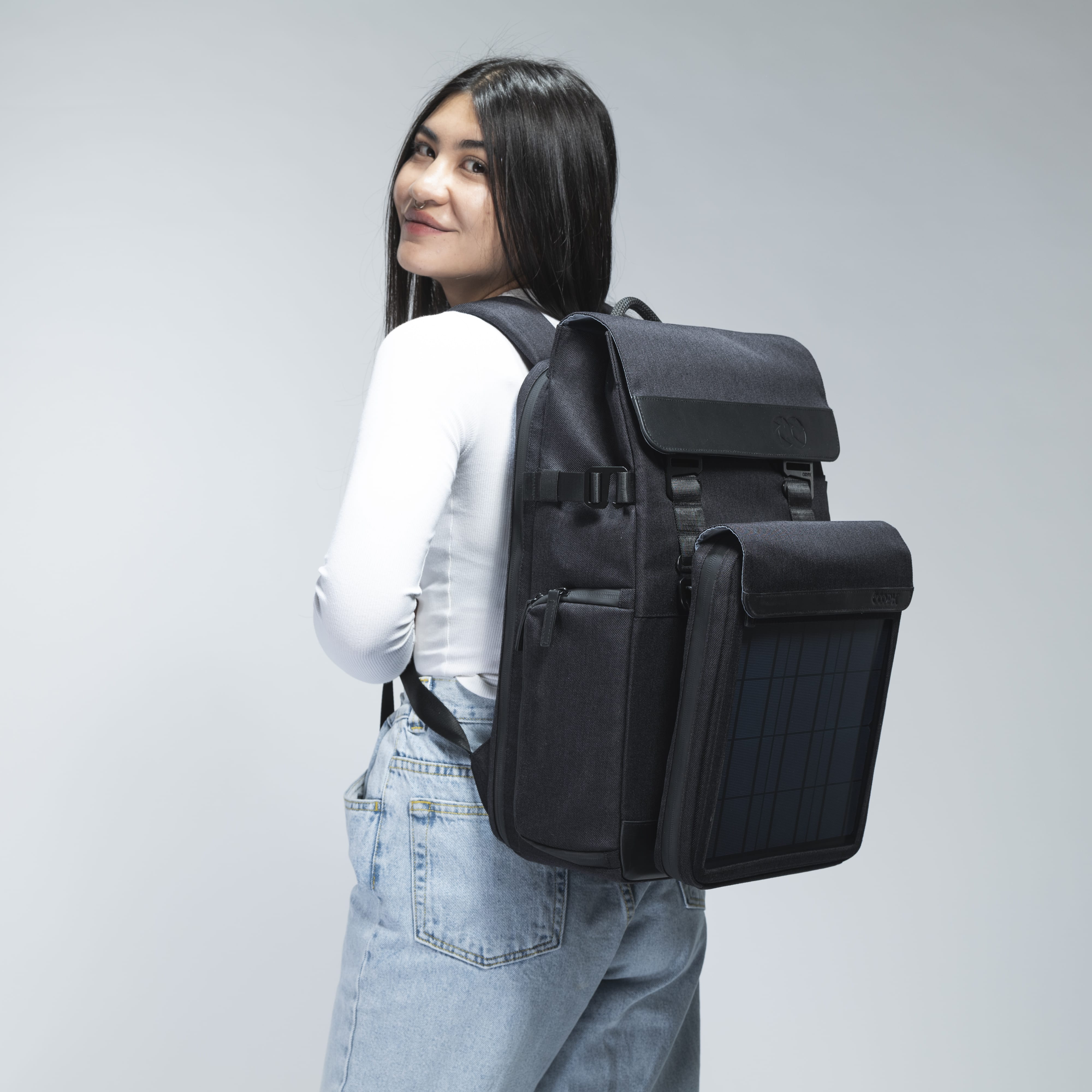 COOPH HelioFlex Solar Front Bag Tasche Charcoal Black USB-C