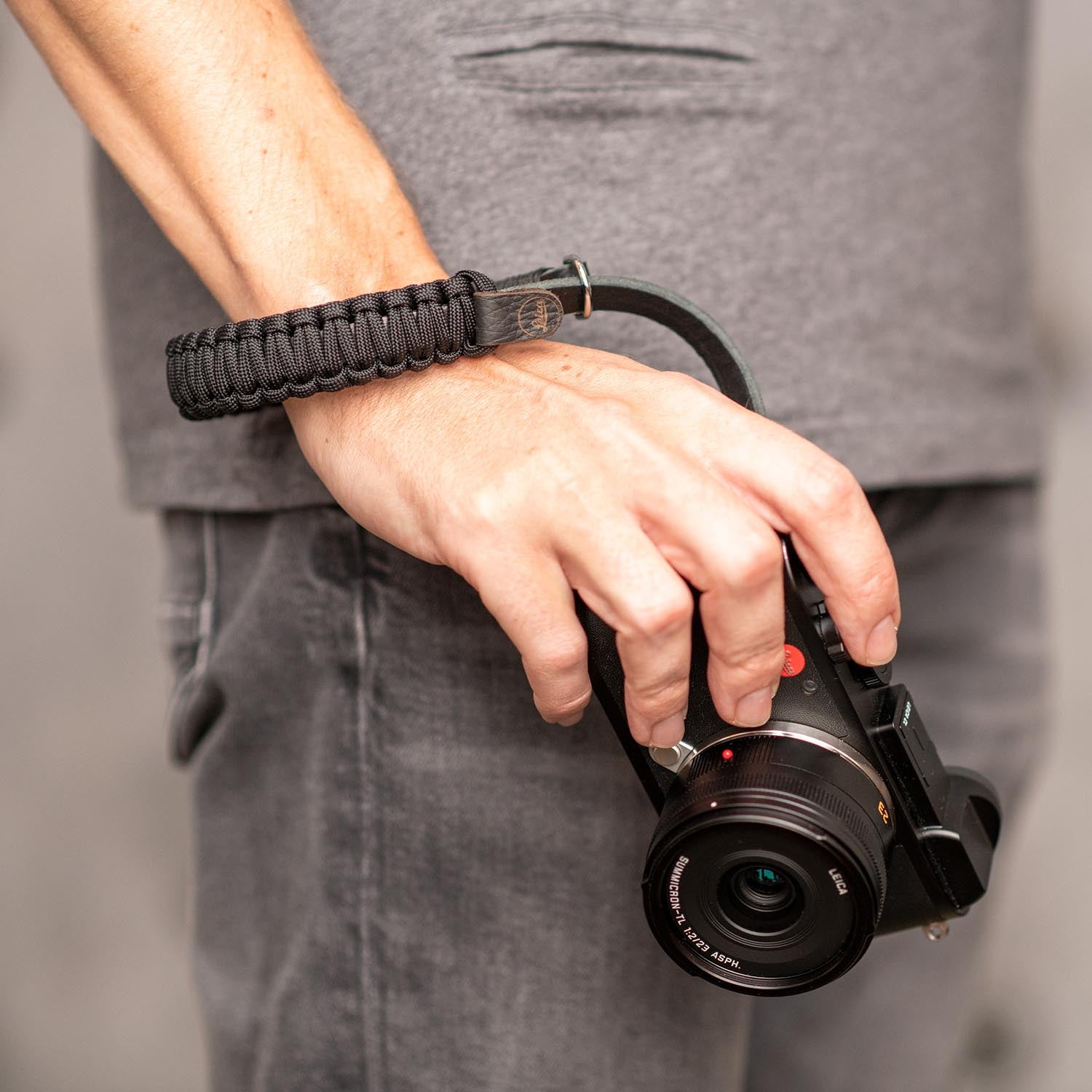 COOPH Leica Paracord Handschlaufe Seil Schwarz/Rot Stahlring