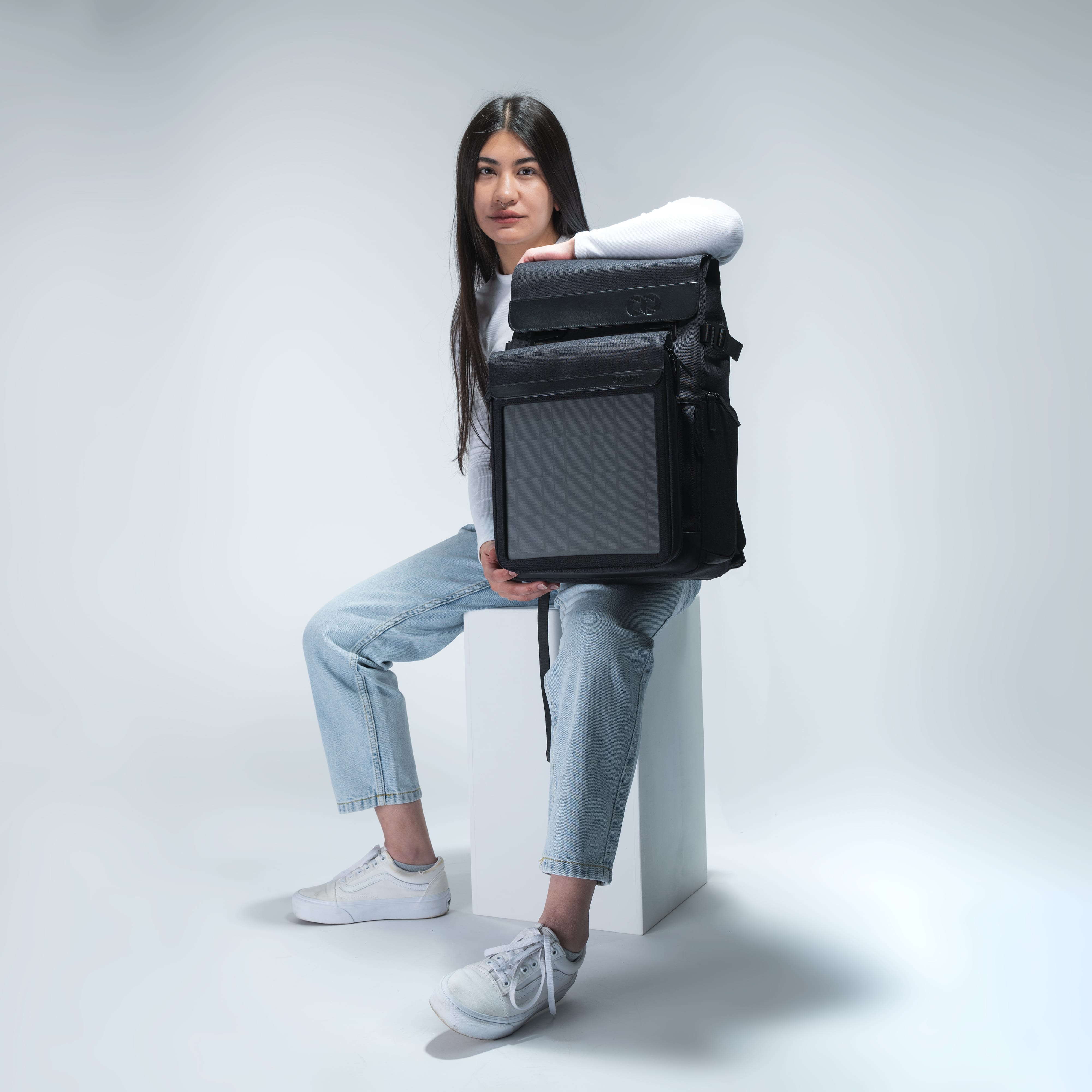 COOPH HelioFlex Solar Front Bag Tasche Charcoal Black USB-C