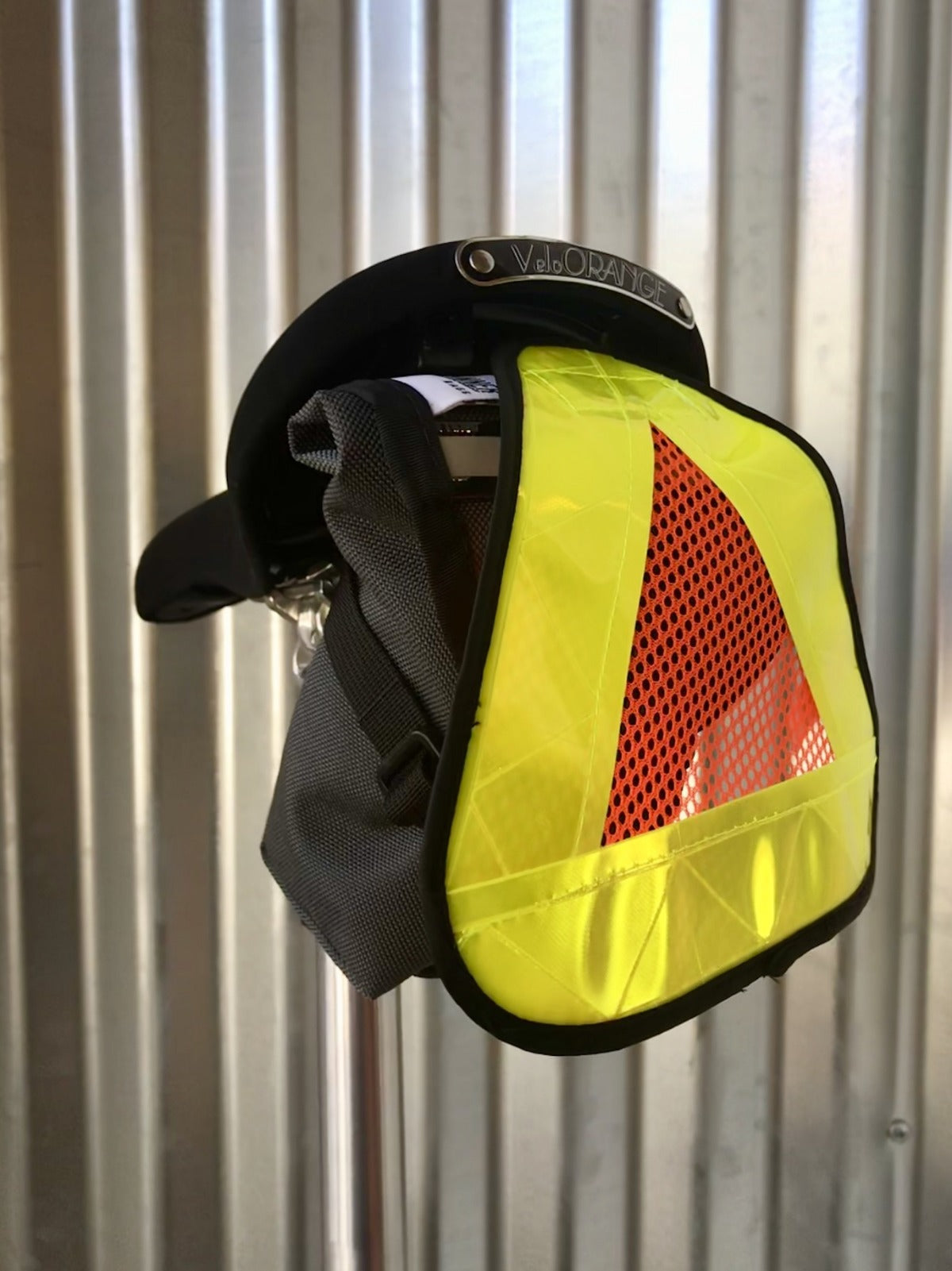 Road Runner Reflective Safety Triangle Reflektor Sattel