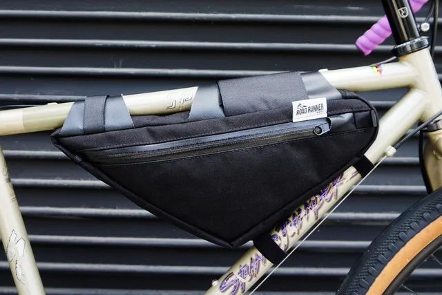 Road Runner Wedge Half Frame Bag Rahmentasche Schwarz 2,5L